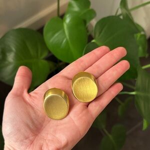Vintage 1980s Women’s Clara Studios Gold Oval Clip-On Earrings Shiny Gold Tone